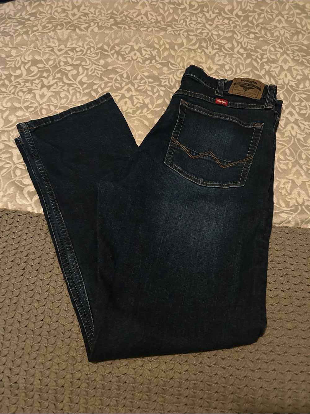 Wrangler Men’s Indigo Straight-Leg Jeans